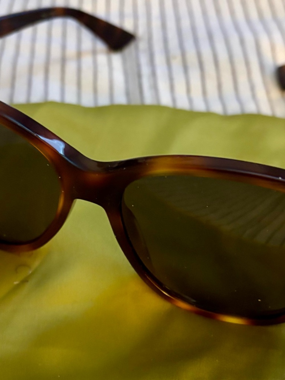 Gucci Tortoiseshell Frame Sunglasses with Brown Lenses - Picture 9 of 12